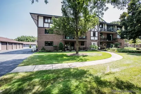 11015 S Theresa Cir #3B, Palos Hills, IL 60465
