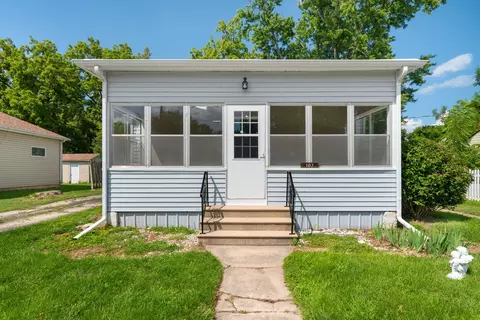Exterior - 107 E Prairie St, Plano, IL 60545 photo 3 of 7