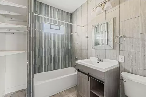 Bath - 107 E Prairie St, Plano, IL 60545 photo 1 of 1