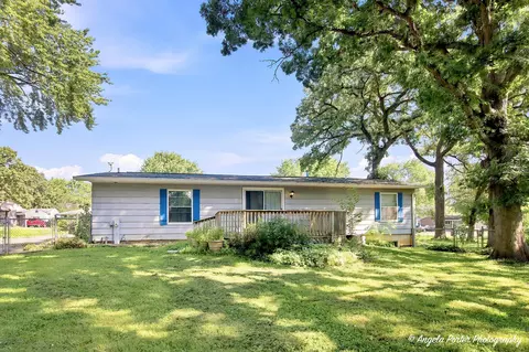 Exterior - 1815 Grandview Dr, Johnsburg, IL 60051 photo 5 of 8