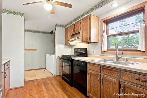 Kitchen - 1815 Grandview Dr, Johnsburg, IL 60051 photo 2 of 4