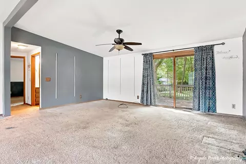 Living - 1815 Grandview Dr, Johnsburg, IL 60051 photo 4 of 5
