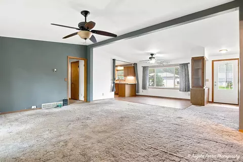 Living - 1815 Grandview Dr, Johnsburg, IL 60051 photo 2 of 5