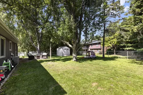 Exterior - 824 Royal Dr, Mchenry, IL 60050 photo 4 of 5