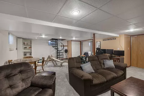 Living - 824 Royal Dr, Mchenry, IL 60050 photo 2 of 2
