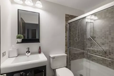 Bath - 824 Royal Dr, Mchenry, IL 60050 photo 1 of 3