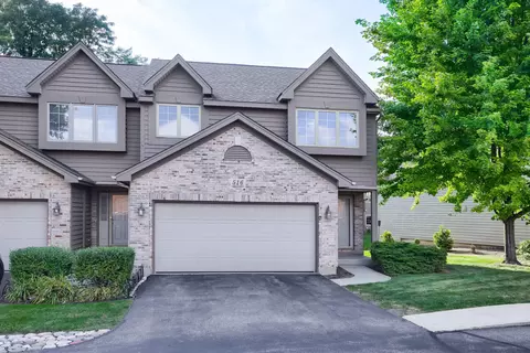 516 Silver Aspen Cir, Crystal Lake, IL 60014