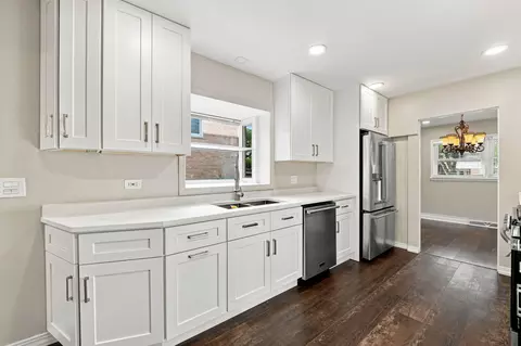 Kitchen - 807 E Golfview Dr, Mount Prospect, IL 60056 photo 1 of 3