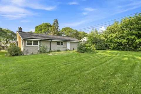 Exterior - 807 E Golfview Dr, Mount Prospect, IL 60056 photo 7 of 7