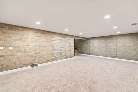 Other - 807 E Golfview Dr, Mount Prospect, IL 60056 photo 4 of 6