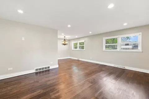 Living - 807 E Golfview Dr, Mount Prospect, IL 60056 photo 2 of 3