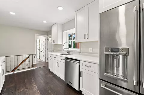 Kitchen - 807 E Golfview Dr, Mount Prospect, IL 60056 photo 3 of 3