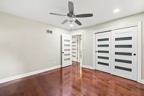 Bedroom - 807 E Golfview Dr, Mount Prospect, IL 60056 photo 1 of 6