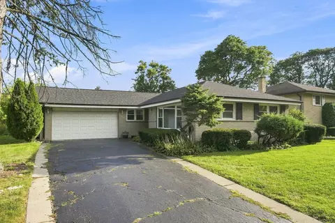 Other - 807 E Golfview Dr, Mount Prospect, IL 60056 photo 1 of 6
