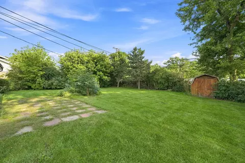Exterior - 807 E Golfview Dr, Mount Prospect, IL 60056 photo 6 of 7