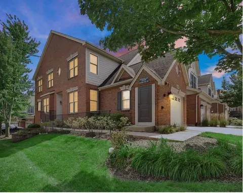 22 Red Tail Dr, Hawthorn Woods, IL 60047