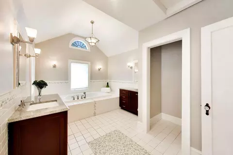 Bath - Undisclosed, River Forest, IL 60305 photo 1 of 4