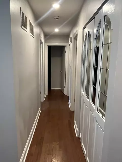 Entry Way - 2248 Kingston Dr, Wheaton, IL 60189 photo 2 of 3