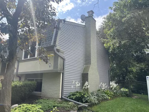 Exterior - 2248 Kingston Dr, Wheaton, IL 60189 photo 4 of 14