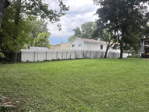 Exterior - 2248 Kingston Dr, Wheaton, IL 60189 photo 11 of 14