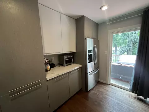 Kitchen - 2248 Kingston Dr, Wheaton, IL 60189 photo 3 of 4