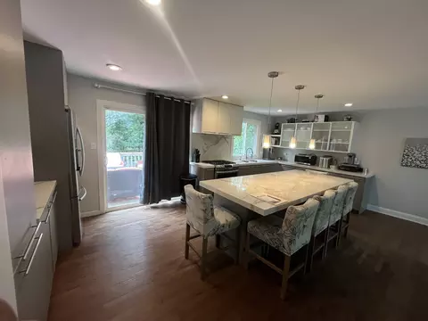 Kitchen - 2248 Kingston Dr, Wheaton, IL 60189 photo 2 of 4