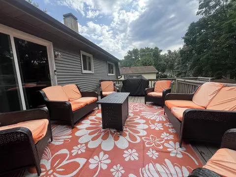 Exterior - 2248 Kingston Dr, Wheaton, IL 60189 photo 5 of 14