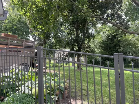 Exterior - 2248 Kingston Dr, Wheaton, IL 60189 photo 14 of 14