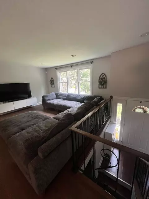 Living - 2248 Kingston Dr, Wheaton, IL 60189 photo 2 of 4