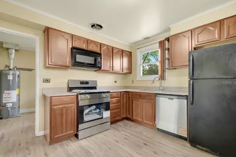 Kitchen - 273 Mohawk St, Park Forest, IL 60466 photo 1 of 3