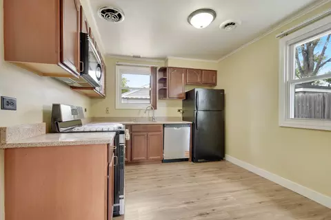 Kitchen - 273 Mohawk St, Park Forest, IL 60466 photo 3 of 3