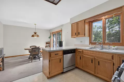 Kitchen - 5705 E North Prairie Dr, Morris, IL 60450 photo 2 of 4