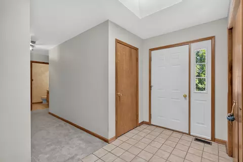 Entry Way - 5705 E North Prairie Dr, Morris, IL 60450 photo 1 of 3