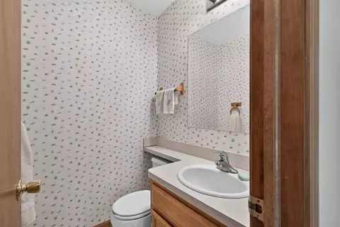 Bath - 5705 E North Prairie Dr, Morris, IL 60450 photo 1 of 5