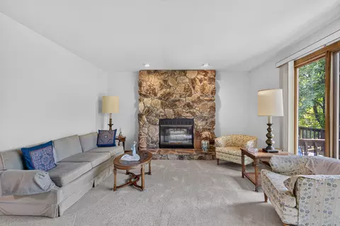 Living - 5705 E North Prairie Dr, Morris, IL 60450 photo 2 of 5