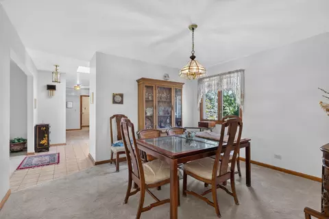 Dining - 5705 E North Prairie Dr, Morris, IL 60450 photo 2 of 3