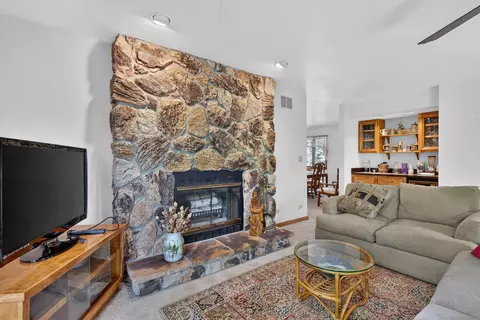 Living - 5705 E North Prairie Dr, Morris, IL 60450 photo 5 of 5
