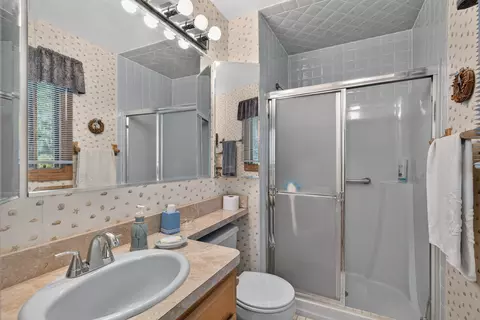 Bath - 5705 E North Prairie Dr, Morris, IL 60450 photo 4 of 5