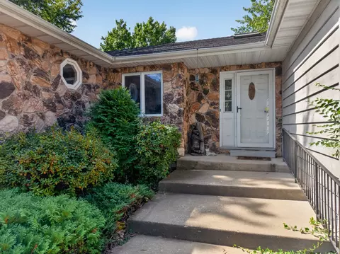 Exterior - 5705 E North Prairie Dr, Morris, IL 60450 photo 2 of 10