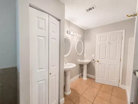 Bath - 2805 Juniper Dr, Metropolis, IL 62960 photo 3 of 4