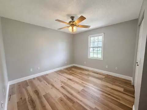 Bedroom - 2805 Juniper Dr, Metropolis, IL 62960 photo 6 of 8