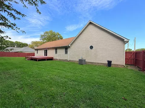 Exterior - 2805 Juniper Dr, Metropolis, IL 62960 photo 3 of 7
