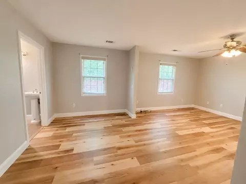 Living - 2805 Juniper Dr, Metropolis, IL 62960 photo 4 of 5