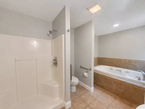 Bath - 2805 Juniper Dr, Metropolis, IL 62960 photo 1 of 4