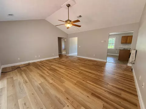 Living - 2805 Juniper Dr, Metropolis, IL 62960 photo 2 of 5
