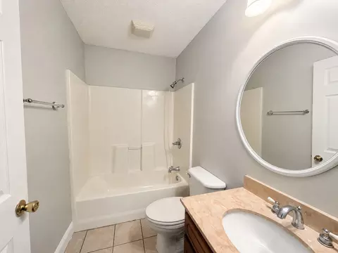 Bath - 2805 Juniper Dr, Metropolis, IL 62960 photo 4 of 4