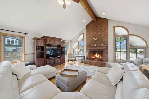 Living - 1654 Wadsworth Rd, Wheaton, IL 60189 photo 1 of 6
