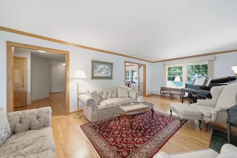 Living - 1654 Wadsworth Rd, Wheaton, IL 60189 photo 3 of 6