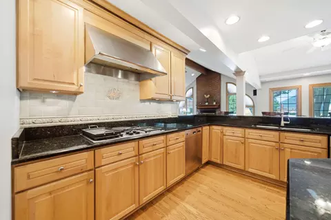 Kitchen - 1654 Wadsworth Rd, Wheaton, IL 60189 photo 4 of 4