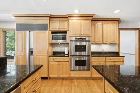 Kitchen - 1654 Wadsworth Rd, Wheaton, IL 60189 photo 2 of 4